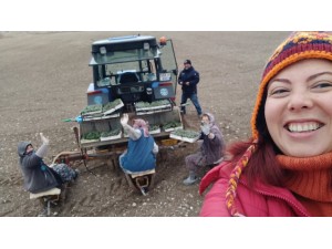 Ölümsüz Çiçek dikiyoruz / Planting Immortelle